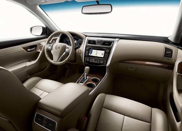 Nissan Teana sedana apskats