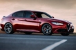 Itāļu harizma sedanā Alfa Romeo Giulia foto 2