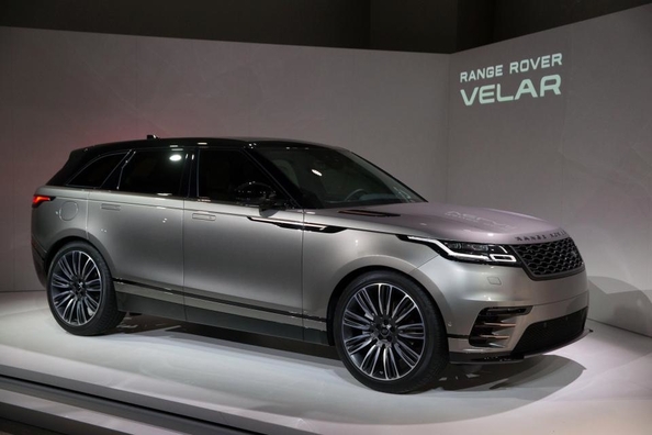 Jaunā apvidus auto Land Rover Velar apskats