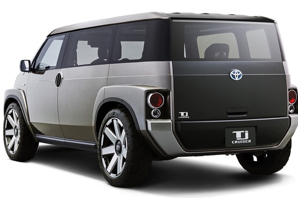 Toyota prezentēja SUV un furgona hibrīdu Foto 3