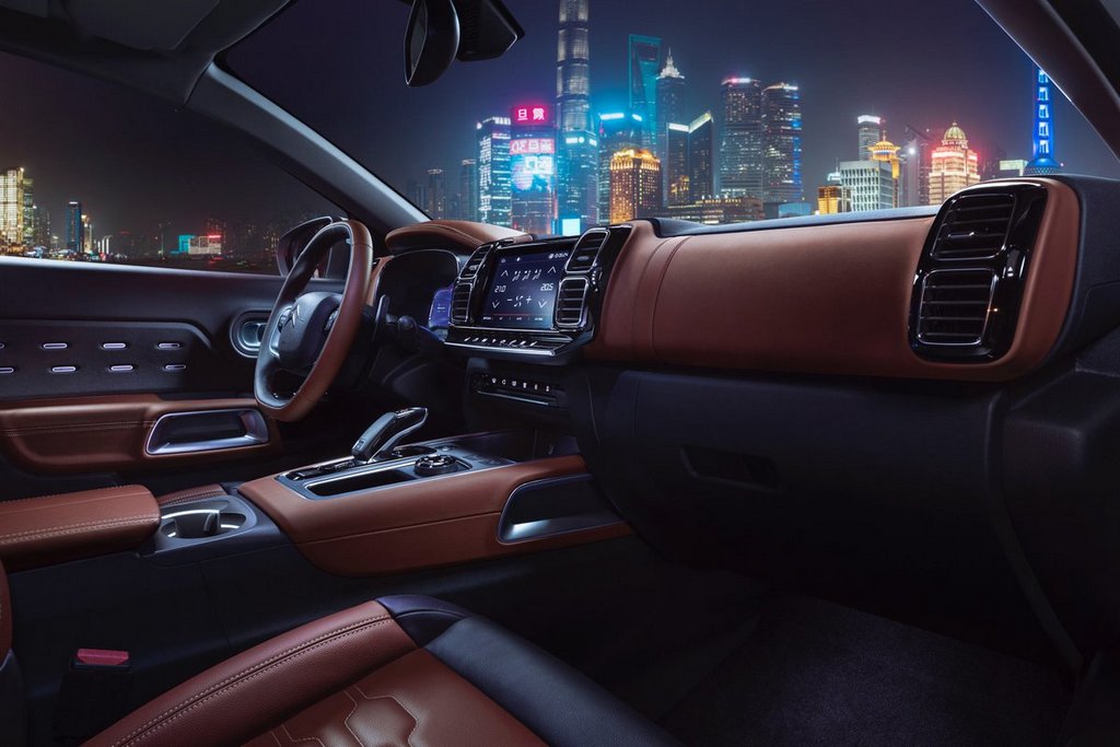 Citroen C5 Aircross jaunā SUV modeļa apskats