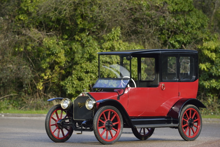 Mitsubishi 100 gadu jubilejā parādīs jaunu vecu auto