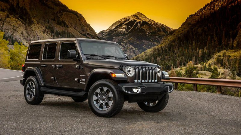 Jeep publicēja jaunā Wrangler apvidus auto interjera foto