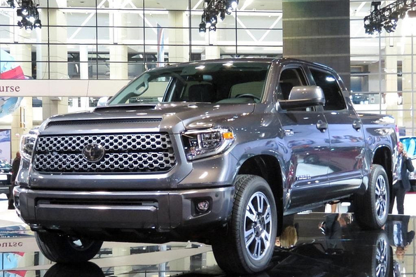 Atjauninātā Toyota Tundra pikapa apskats