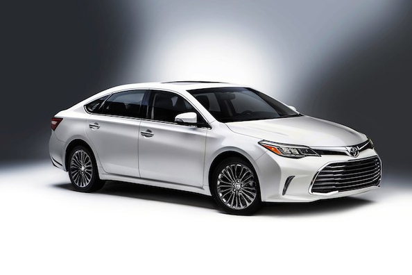 Toyota Avalon flagmaņa sedana apskats