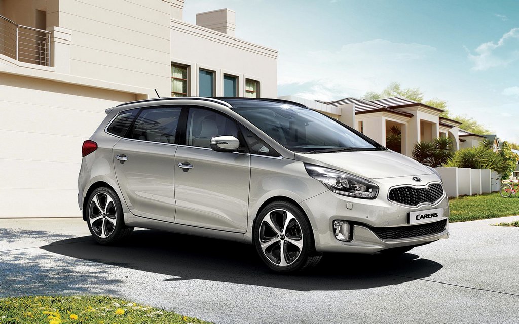 KIA Carens kompaktvana apskats