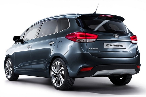KIA Carens kompaktvana apskats Foto 5