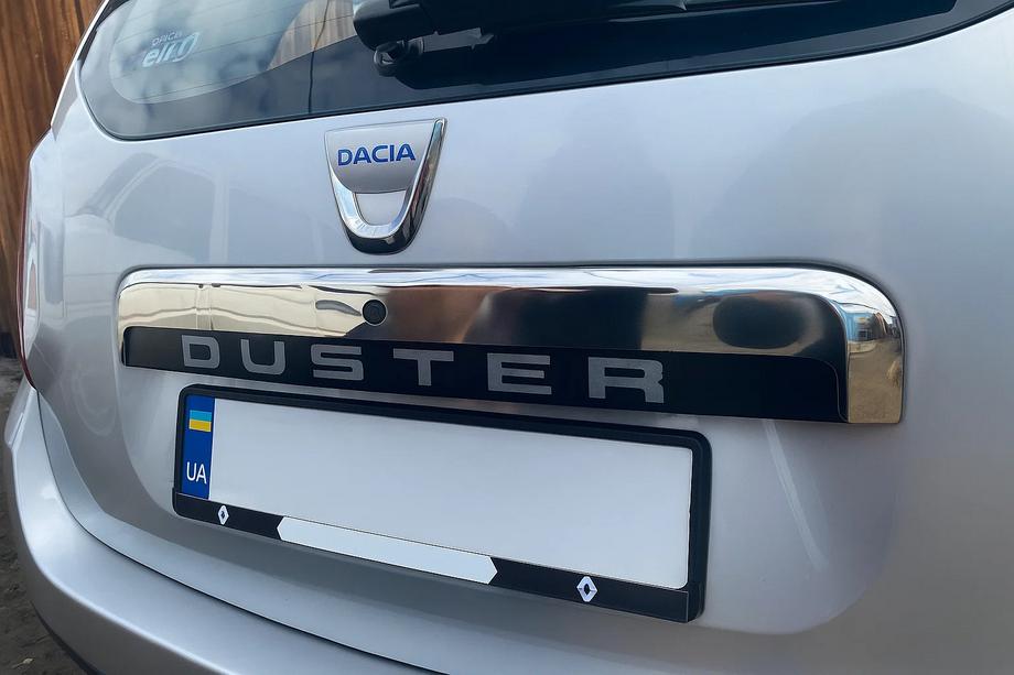 Dacia Duster 2008–2018 Augšējā līste virs numura zīmes (nerūsējošais tērauds) Image