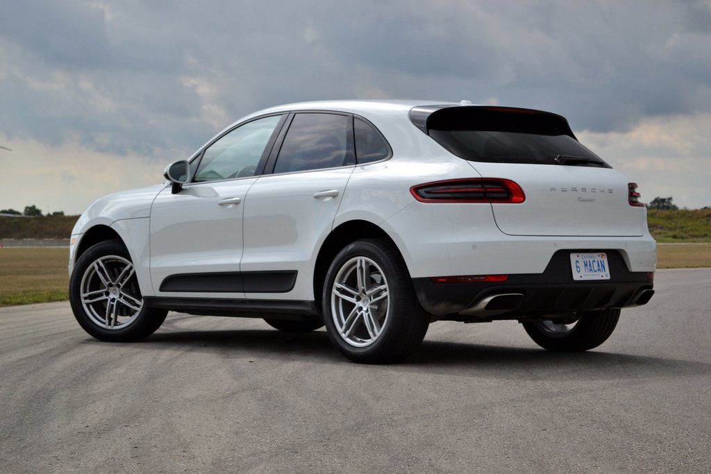 Salīdzinām Porsche Cayenne un Porsche Macan