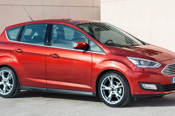 Kompaktā piecvietīgā minivena Ford C-Max apskats
