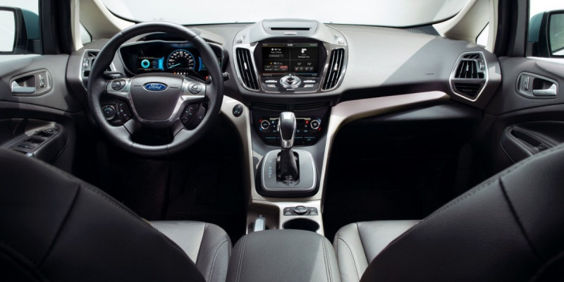 Kompaktā piecvietīgā minivena Ford C-Max apskats