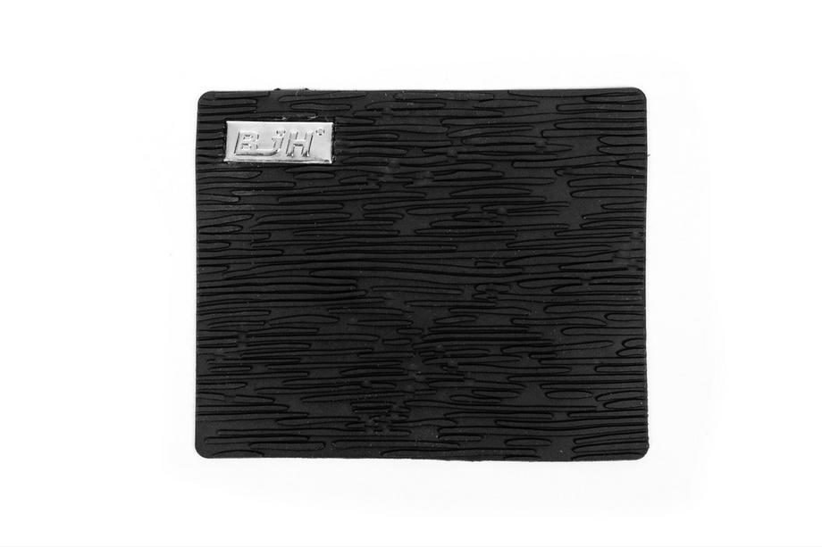 Pretslīdes paklājiņš uz instrumentu paneļa 120x150 melns (BIH) Image