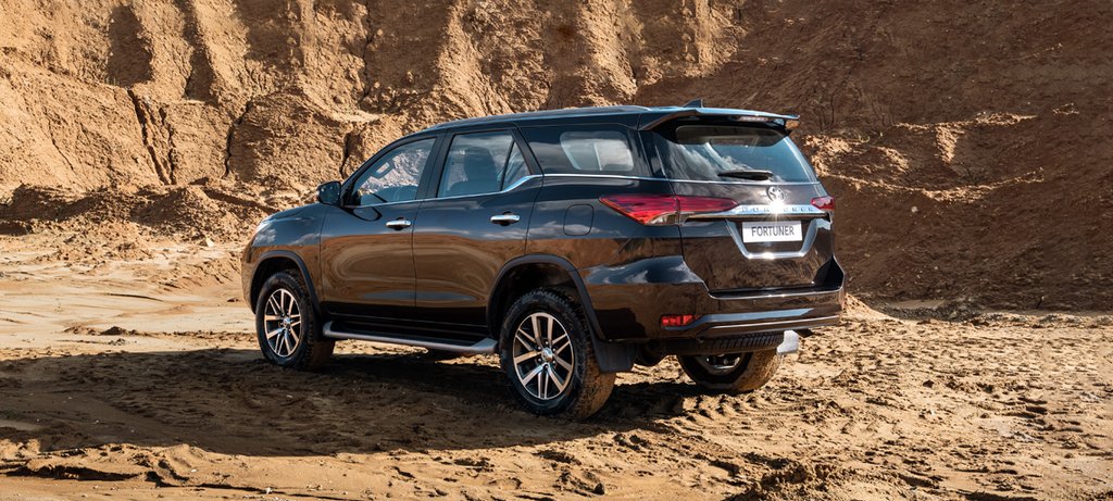 Toyota Fortuner 7-vietīgā apvidus auto apskats