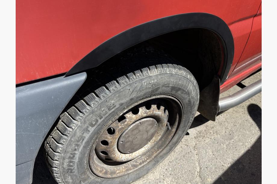 Mercedes Vito W638 1996–2003 Riteņu arku uzlikas (4 gab., melnas) Melns nerūsējošais tērauds Foto 3