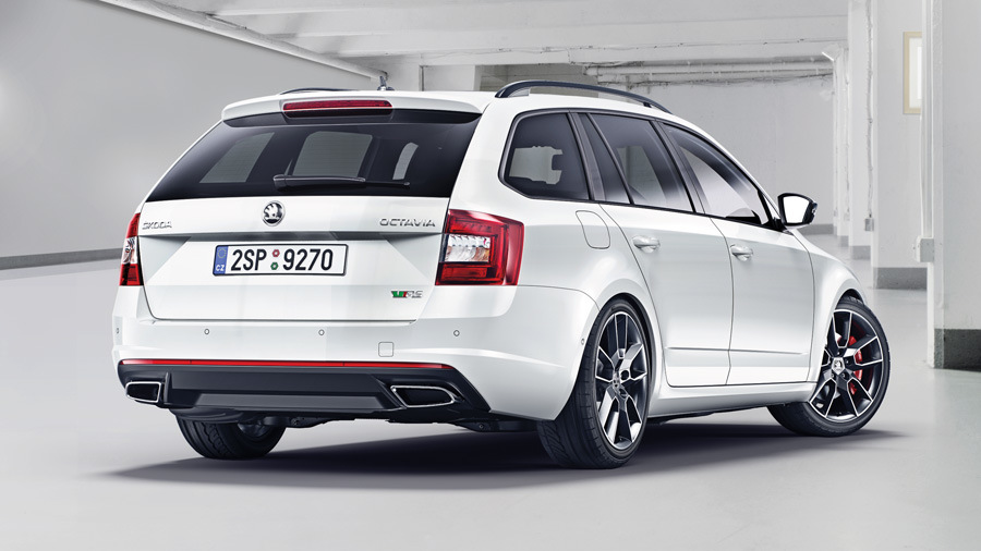 Skoda Octavia Combi RS universāla apskats