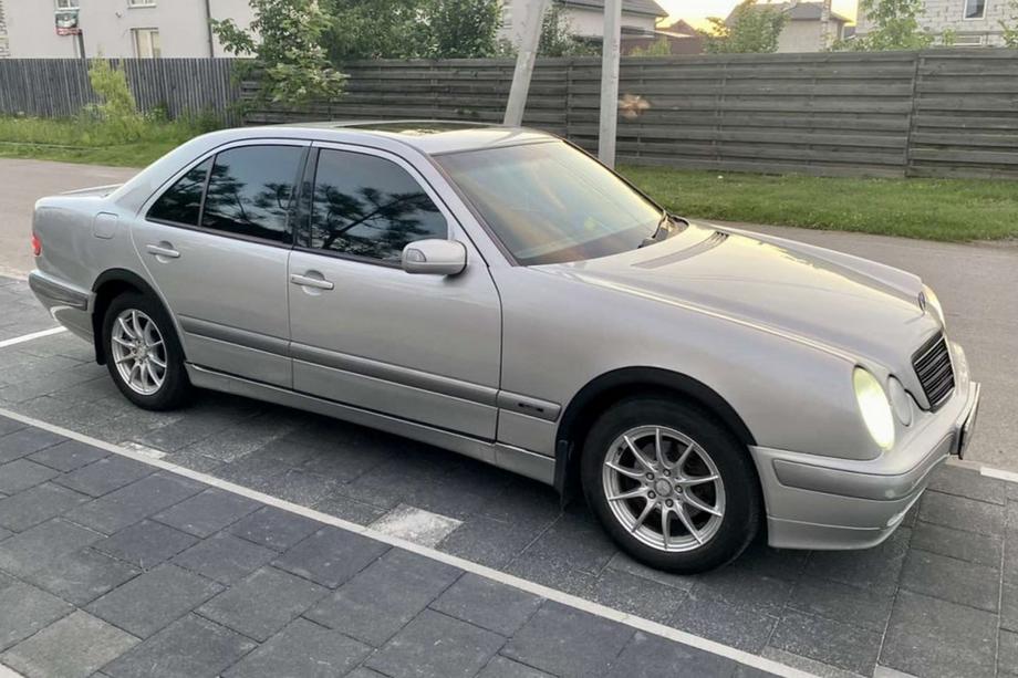 Mercedes E-class W210 1995–2002 Riteņu arku uzlikas (4 gab., melnas) Image