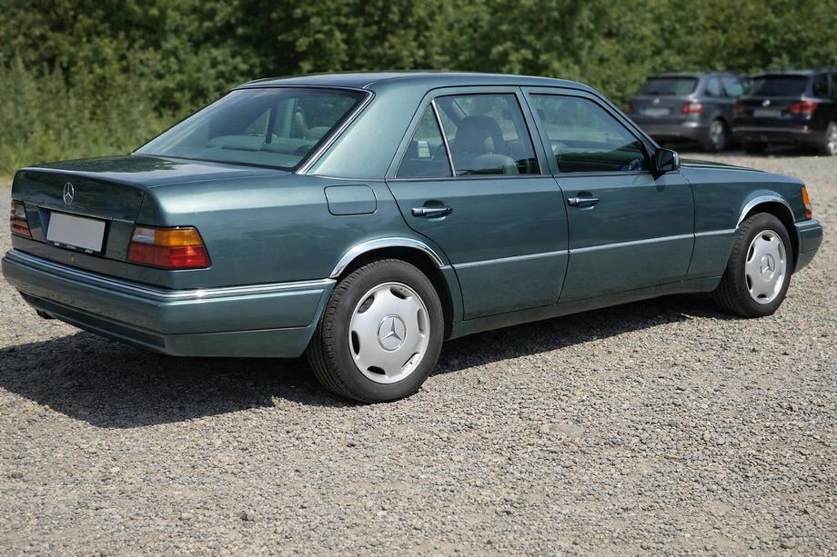 Mercedes E-klase W124 1984–1997 Riteņu arku uzlikas 1989-1995 (4 gab., nerūsējošais tērauds) Foto 1