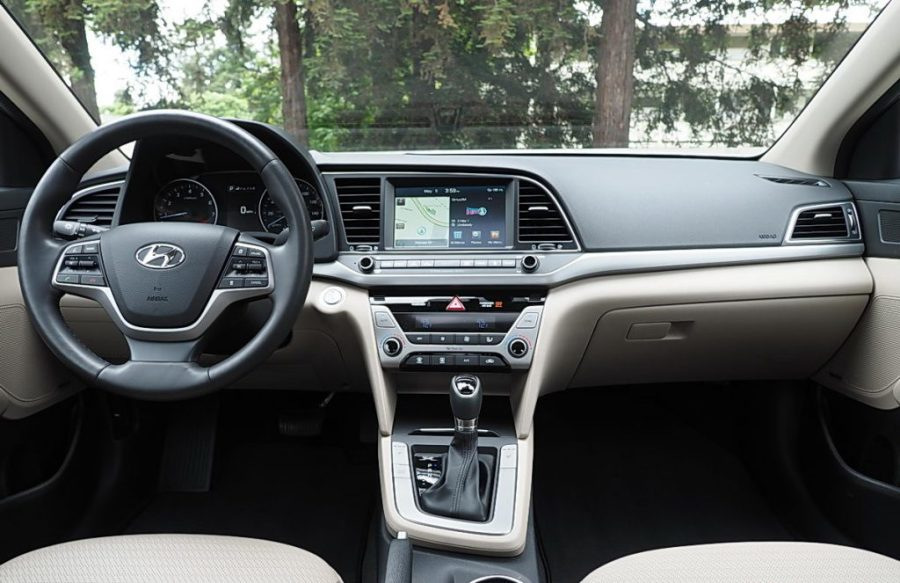 Hyundai Elantra sestās paaudzes sedana apskats