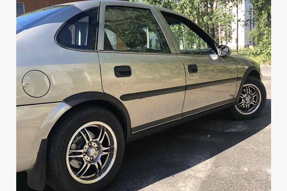 Opel Vectra B 1995–2002 Riteņu arku uzlikas (4 gab., melnas) Metāla Image