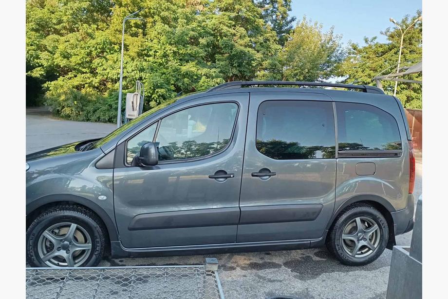 Peugeot Partner Tepee 2008–2018 Riteņu arku uzlikas (4 gab., melnas) XTR, 2 sānu durvis, metāls Foto 3