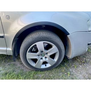Riteņu arku uzlikas (4 gab., melnas) Skoda Superb 2001–2009 foto 2