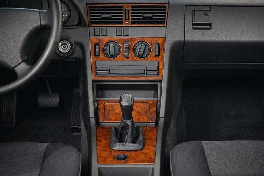 Mercedes C-class W202 1993–2001 Paneļa uzlikas (1993-1995) Image