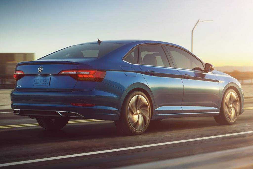 Atjaunotā Volkswagen Jetta sedana apskats