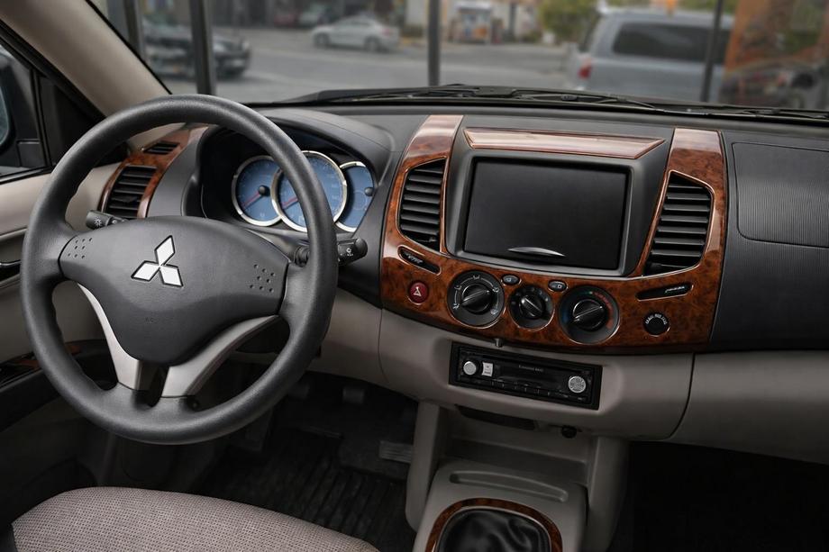 Mitsubishi L200 2006–2015 Paneļa uzlikas (13 detaļas) Image