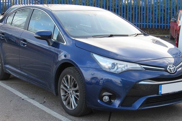 Atjauninātā Toyota Avensis sedana apskats