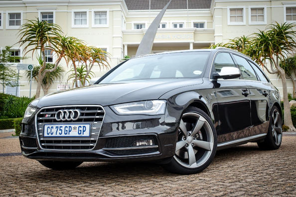 Audi S4 "uzlādētā" sedana apskats