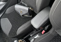 Citroen C-3 2009–2016 Roku balsts (ar plastmasas adapteri glāžu turētājam) foto 8