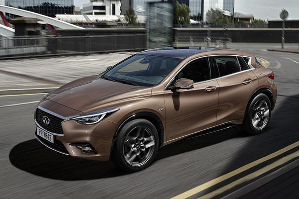 Premium hečbeka Infiniti Q30 apskats