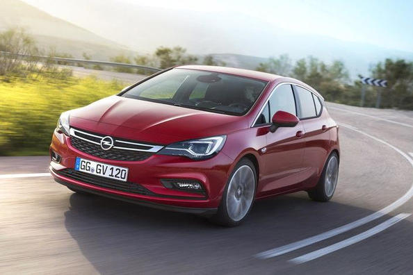 Piecdurvju hečbeks Opel Astra K