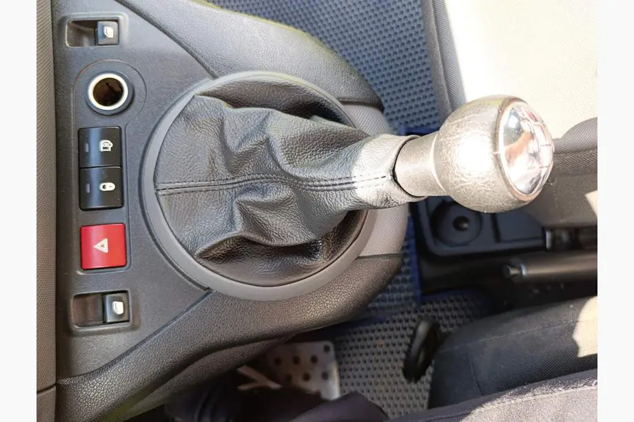 Peugeot Partner Tepee 2008–2018 Ādas ātrumpārslēga pārvalks Foto 6