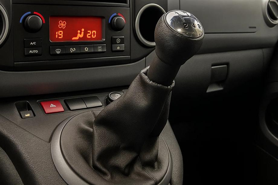 Citroen Berlingo 2008–2018 Pārnesumu pārslēga sviras pārvalks (āda) Foto 1