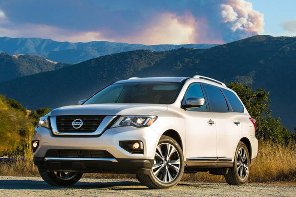 Atjauninātā 7-vietīgā krosovera Nissan Pathfinder apskats