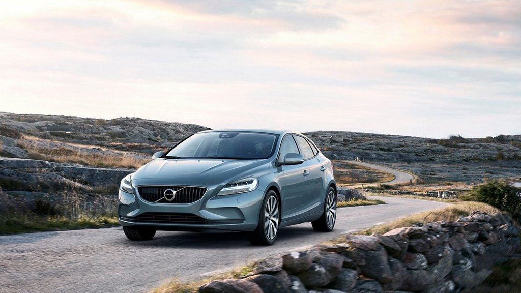 Piecdurvju hečbeks Volvo V40