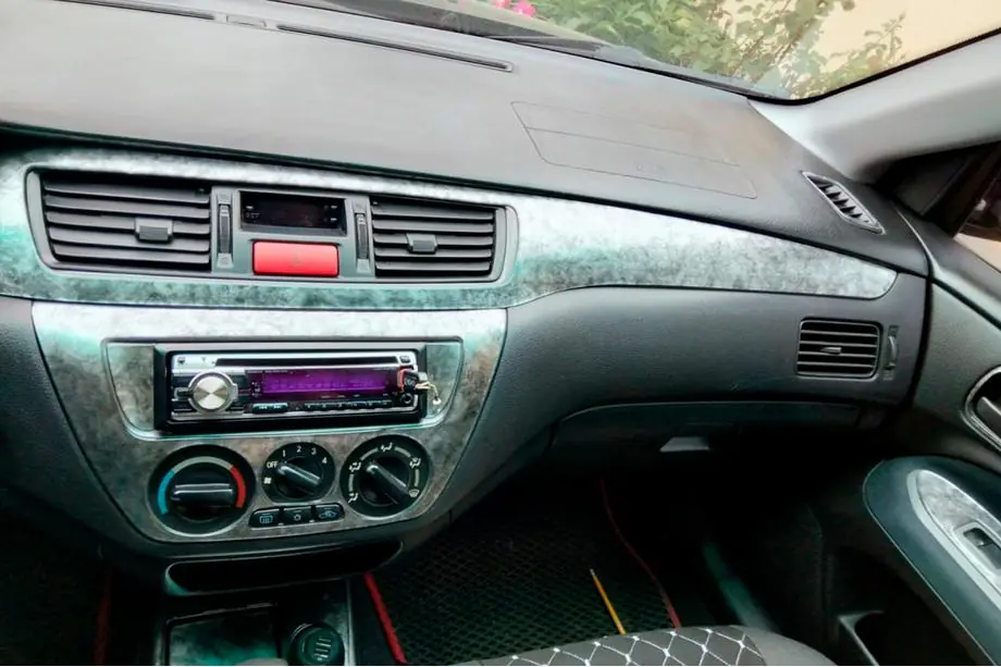 Mitsubishi Lancer 9 2004–2008 Paneļa uzlikas V1 (Meric) Image