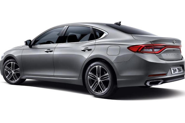 Jaunās paaudzes flagmaņa sedana Hyundai Grandeur apskats Foto 5