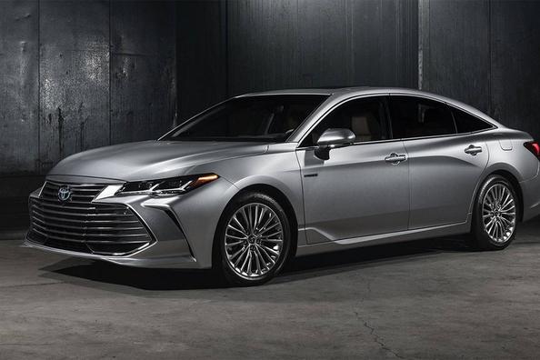 Toyota Avalon 2018. gada modeļa flagmaņa sedans