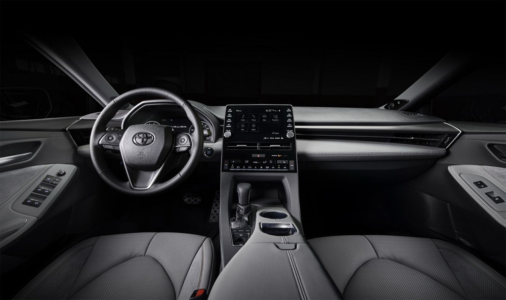Toyota Avalon 2018. gada modeļa flagmaņa sedans