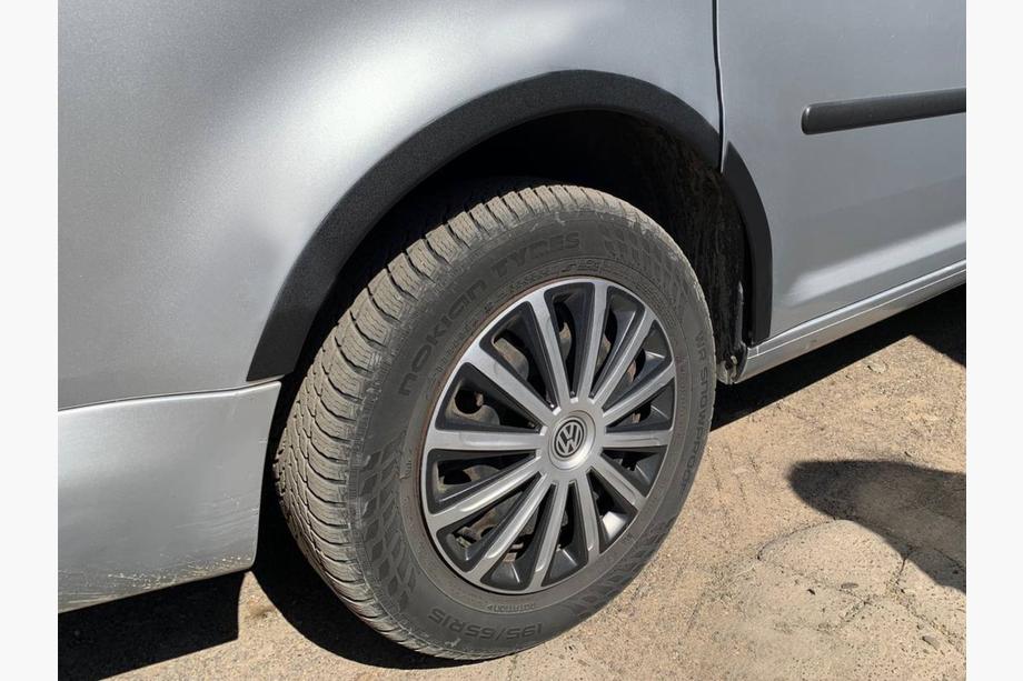 Volkswagen Caddy 2010–2015 Spārnu arku uzlikas (matēti melnas) Īsā bāze, 2 sānu (metāls) Foto 12