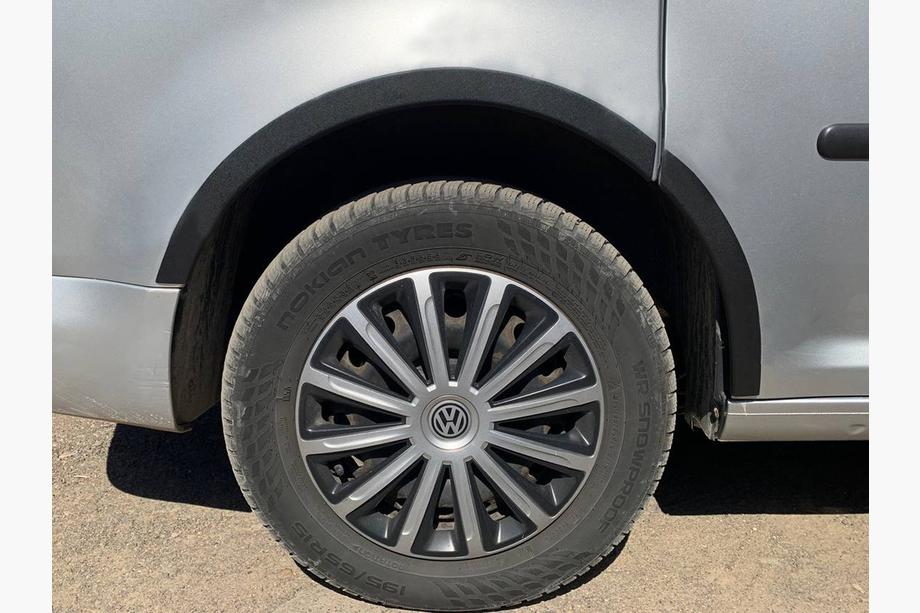 Volkswagen Caddy 2010–2015 Spārnu arku uzlikas (matēti melnas) Īsā bāze, 2 sānu (metāls) Foto 11