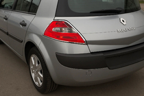 Renault Megane II 2004–2009 Aizmugurējo lukturu uzlikas (HB, 2 gab., plastmasa) foto 1