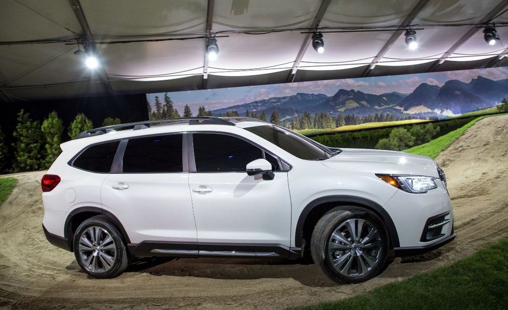 Subaru Ascent flagmaņa apvidus auto apskats