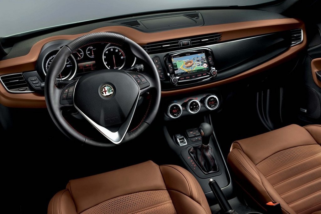 Alfa Romeo Giulietta piecdurvju hečbeka apskats