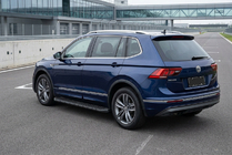 Volkswagen Tiguan 2016–2023 Sānu sliekšņi Tayga Black (2 gab., alumīnijs) foto 1