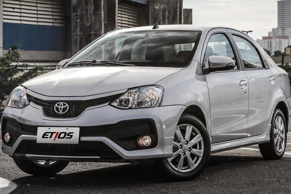 Budžeta sedana Toyota Etios apskats