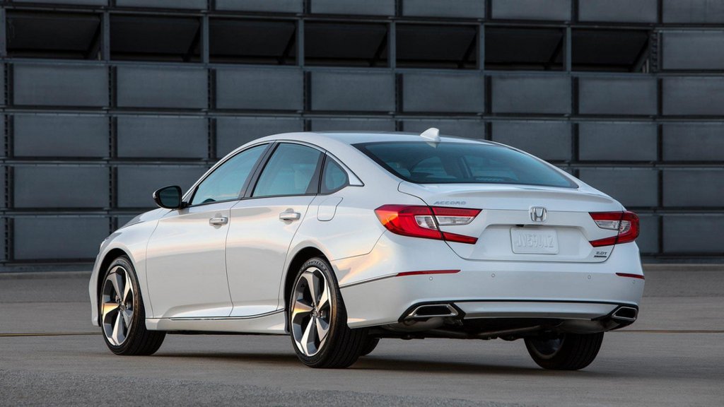 Honda Accord desmitās paaudzes sedana apskats