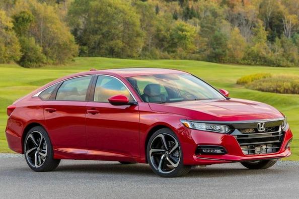 Honda Accord desmitās paaudzes sedana apskats